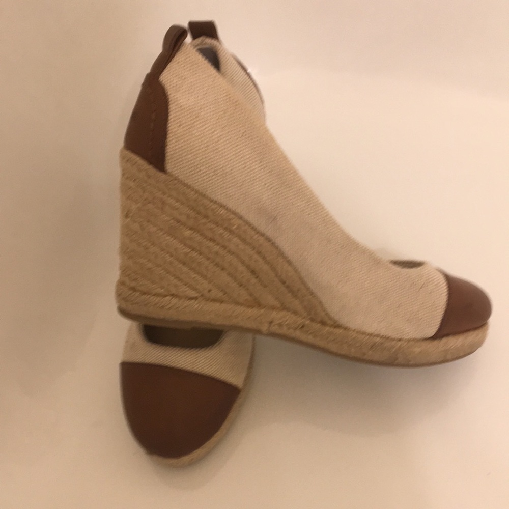 GH Bass Platform shoes LAGENLOOK, SZ 7 1/2 Cream and Tan.Leather-looking Toe!